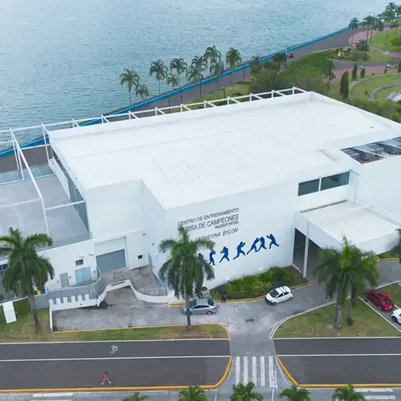 Centro de Tierra de Campeones - Atheyna Bylon